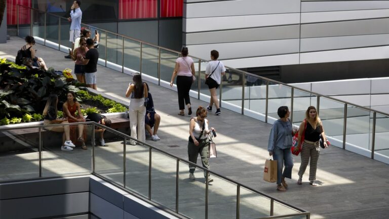 analyzing-the-0.9-drop-in-u.s.-retail-sales-implications-and-insights