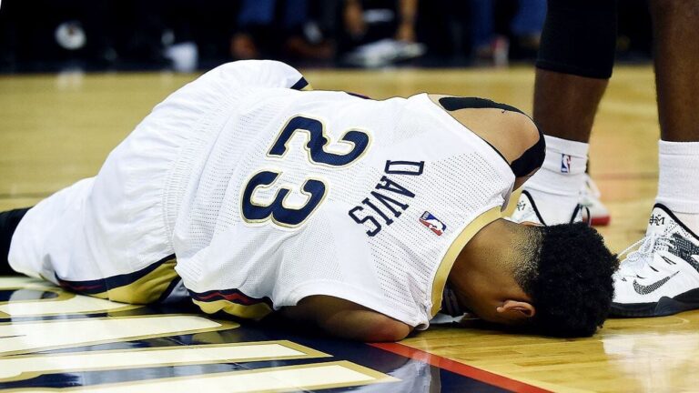 anthony-daviss-injury-a-pivotal-challenge-for-the-mavericks-playoff-hopes