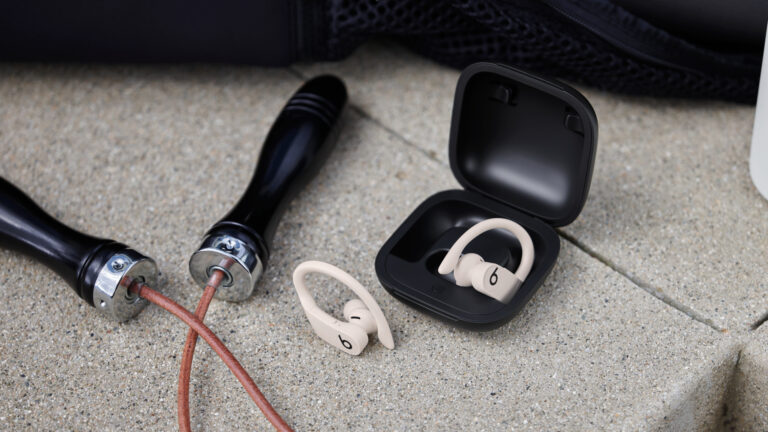 battle-of-the-beats-powerbeats-pro-2-vs.-airpods-pro-2