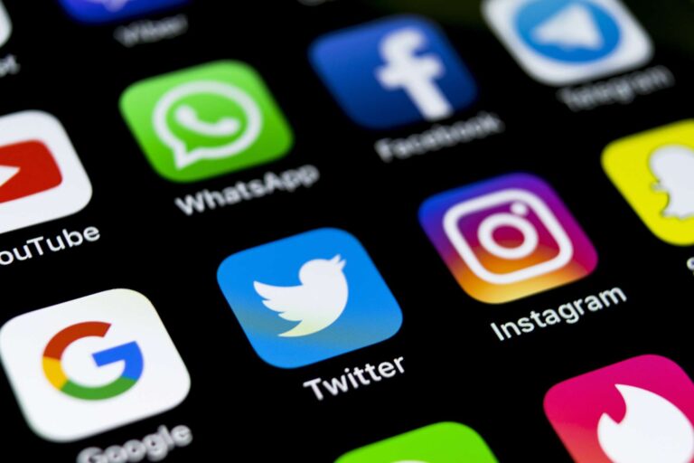 belle-gibson-a-cautionary-tale-of-deceit-in-the-digital-age