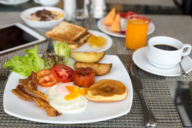 breakfast-showdown-cracker-barrel-vs.-waffle-house-in-the-egg-price-debate