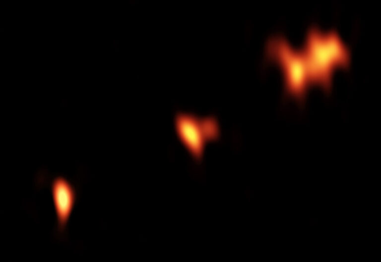 discovering-the-colossal-radio-jet-from-the-early-universe