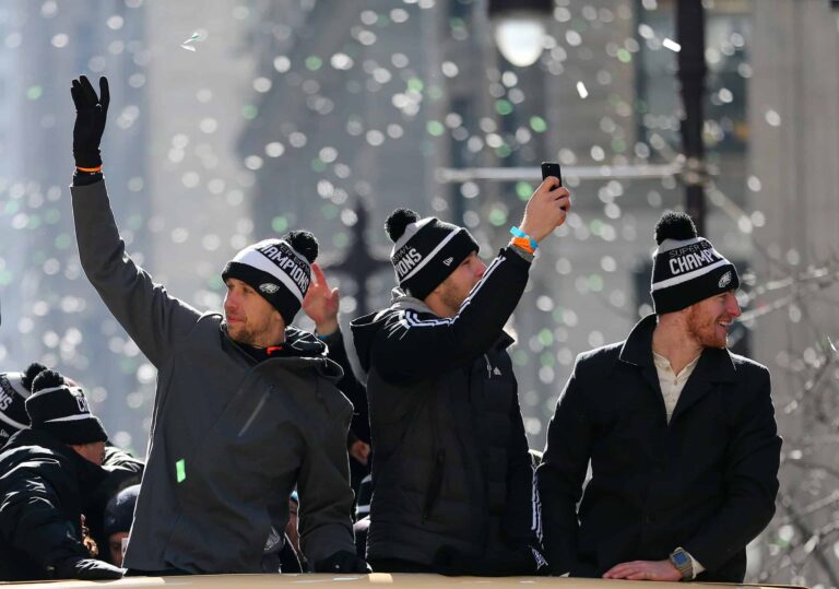 eagles-soar-to-super-bowl-lix-victory-a-historic-matchup-against-the-chiefs