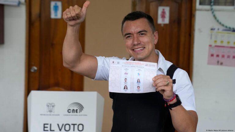 ecuadors-political-crossroads-noboa-vs.-gonzalez-in-a-tense-presidential-runoff