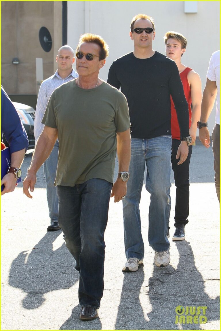 *EXCLUSIVE* Arnold Schwarzenegger : Cafe Roma Again!