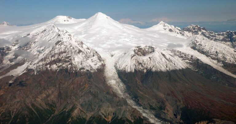 mount-spurr-alaskas-active-volcano-on-high-alert