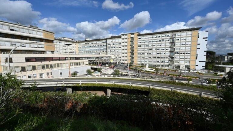 pope-francis-shows-positive-signs-of-recovery-amid-hospital-stay