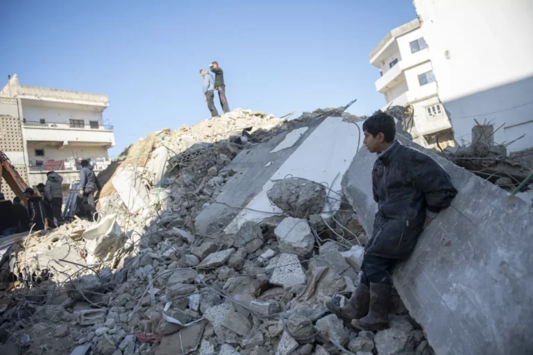 santorini-in-crisis-understanding-the-state-of-emergency-amidst-recent-earthquakes