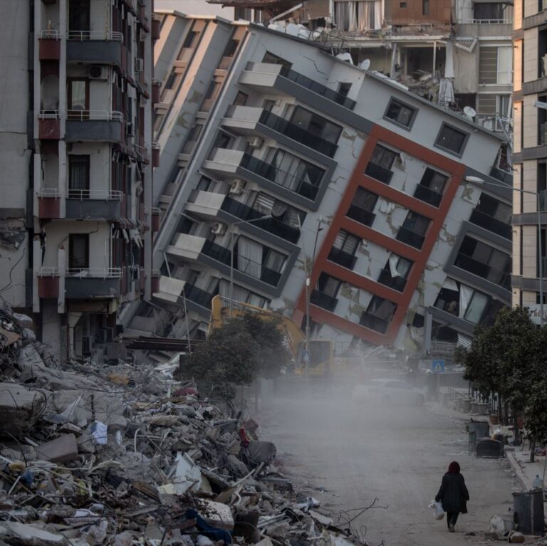 santorini-shaken-community-resilience-amid-earthquake-challenges