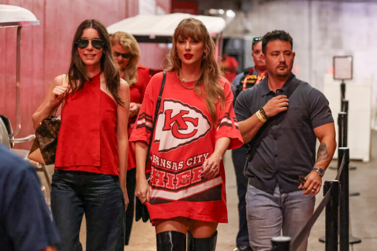 taylor-swifts-star-power-lights-up-the-super-bowl-with-travis-kelce-and-the-chiefs
