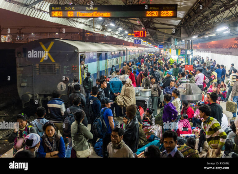tragedy-at-new-delhi-railway-station-a-urgent-call-for-improved-crowds-management